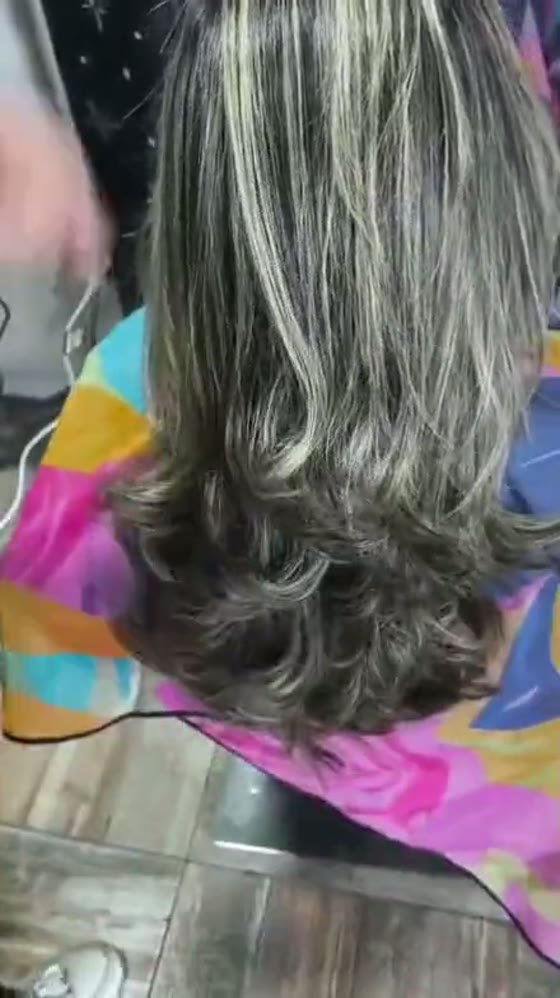 Mechas y color trabajados en REVIVE